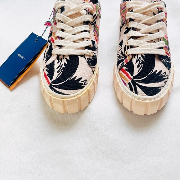 🎉HP🎉FARM Rio bird’s tropical women’s sneakers NWT 8.5 - Picture 3 of 7